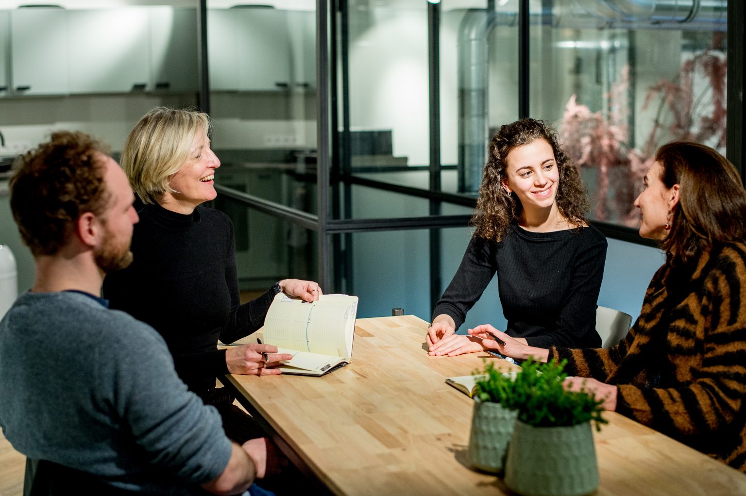 Salarisschalen Cao Huisartsenzorg per 1 februari 2024 - LHV